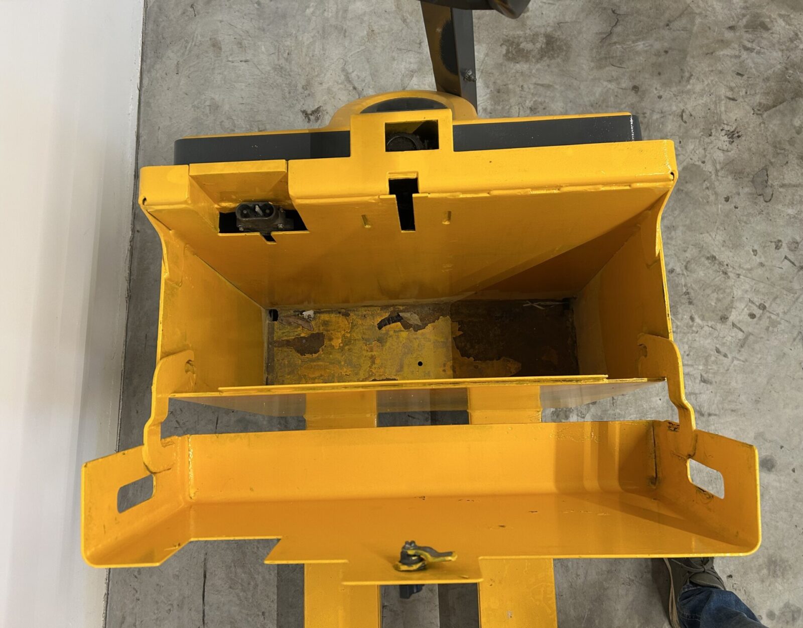 8. Jungheinrich ELE 16 Palletwagen - Hefx 4.JPG