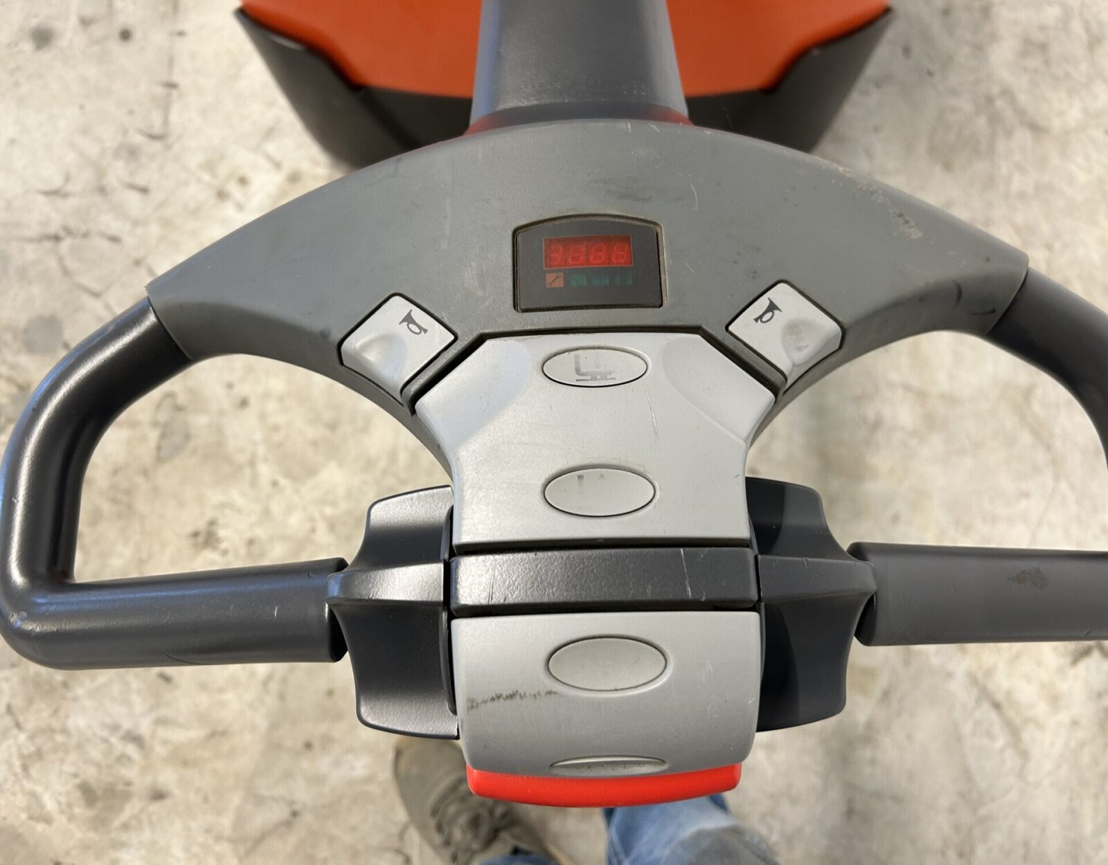 11. BT LWE180 Palletwagen - Hefx 7.JPG