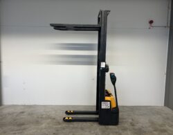 22. Jungheinrich EJC M10 Stapelaar - Hefx 1.JPG