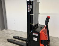 28. EP ES12-12WA T4500 Stapelaar - Hefx 3.JPG