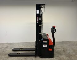 28. EP ES12-12WA T4500 Stapelaar - Hefx 1.JPG