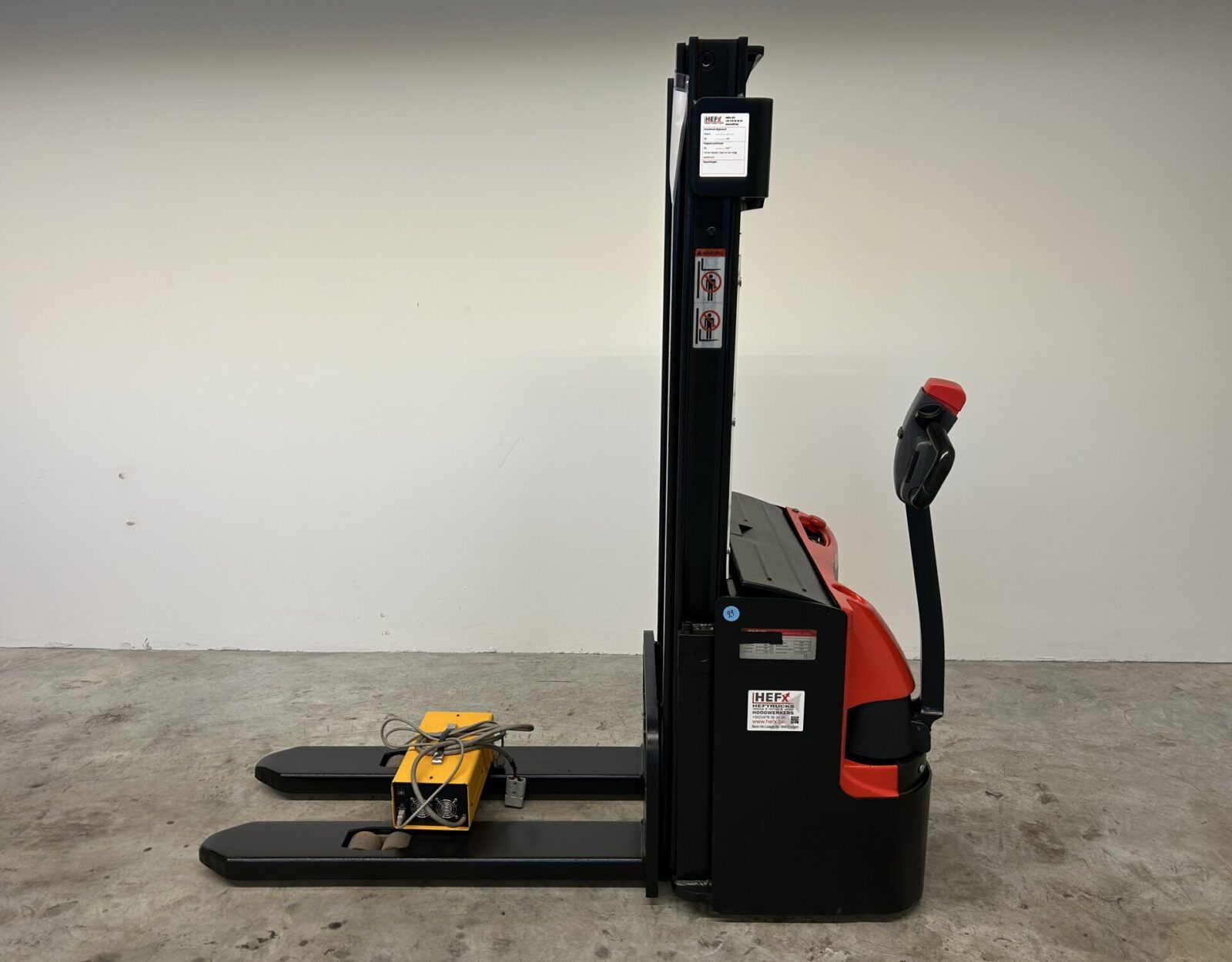 29. EP ES12-12WA D3000 Stapelaar - Hefx 1.JPG