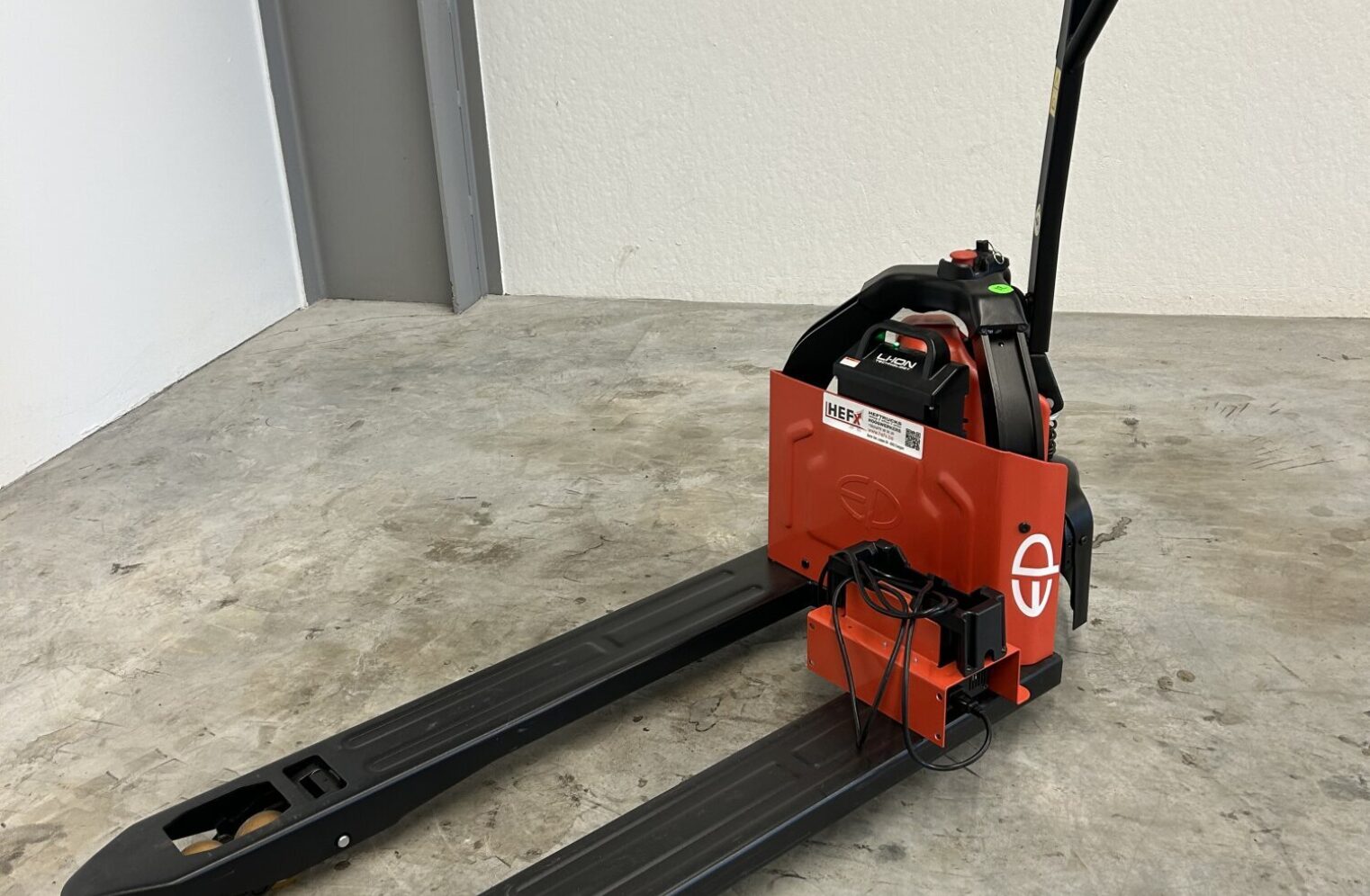 12. EP EPT12EZ-pro Palletwagen - Hefx 6.JPG